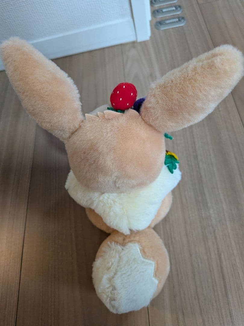ポケモンセンター　2019年イーブイ ぬいぐるみ 花とイチゴ装飾