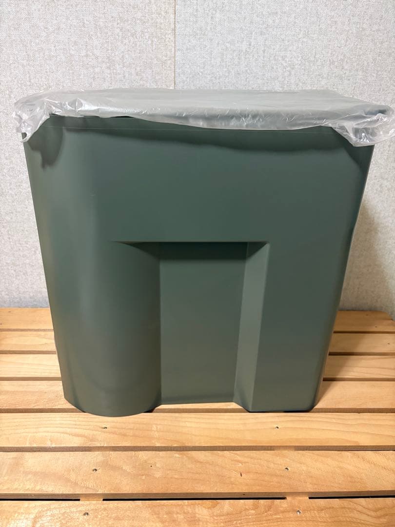 【新品・未使用品】タッパーウェア　ライスディスペンサー　米びつ　計量