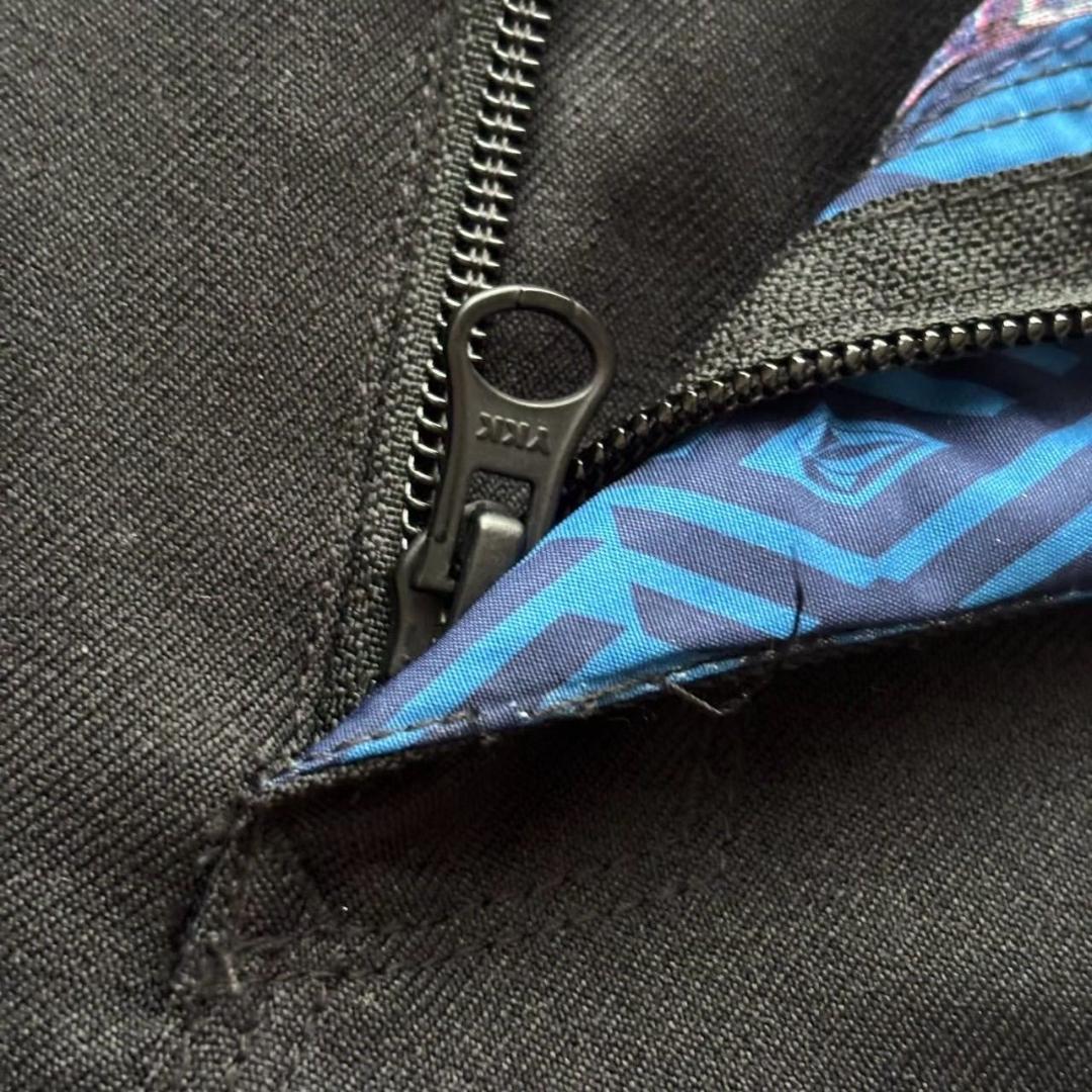 VOLCOM ボルコム スノーボードウェア 黒 マルチカラー ジャケット スキー