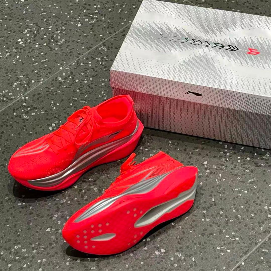 LI−NING FEIDIAN 6 ELITE 「CNY」 限定カラー US9