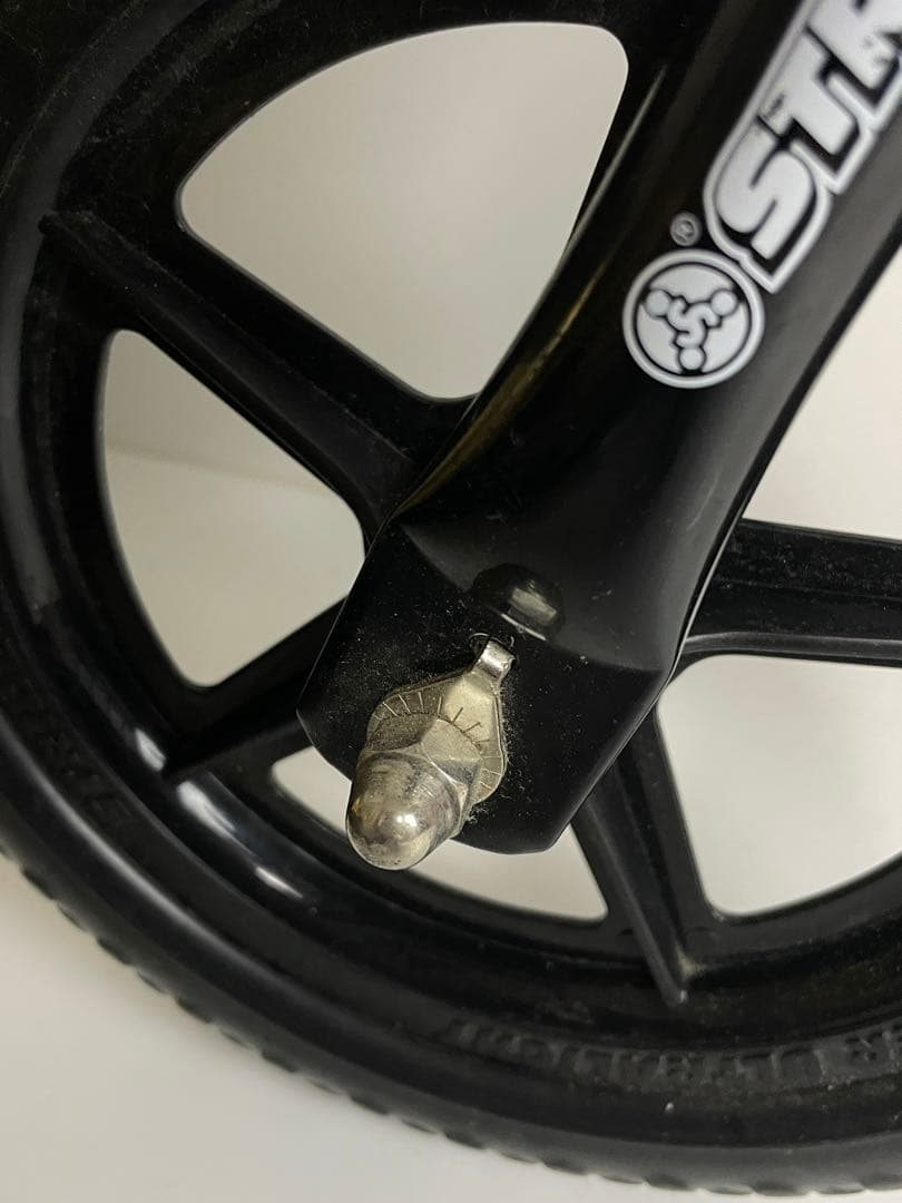 ストライダー クラシック レッド 12インチ 日本正規品 キックバイク　シンプル