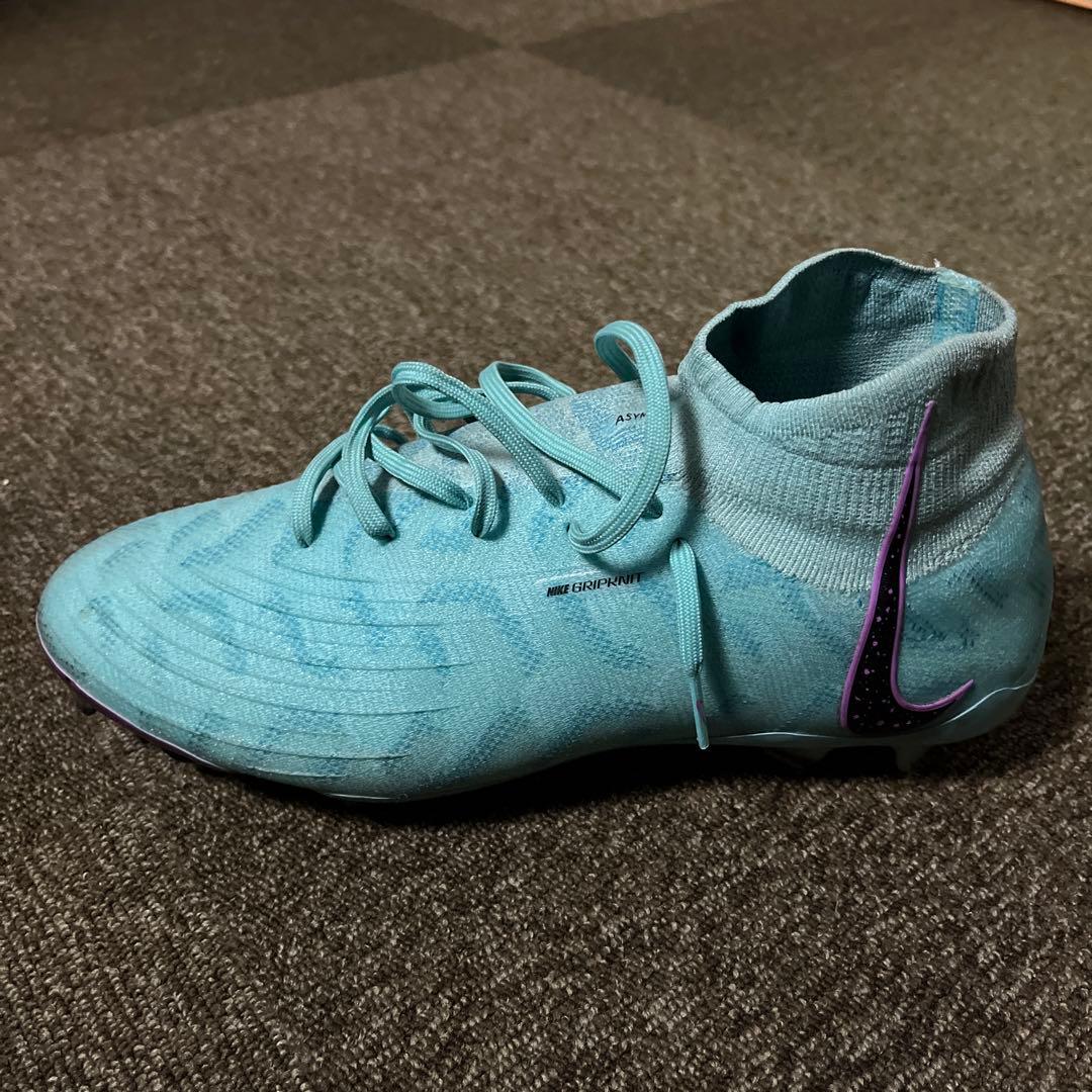 サッカースパイクNIKE ファントム　ルナ　エリート　水色 ハイカット