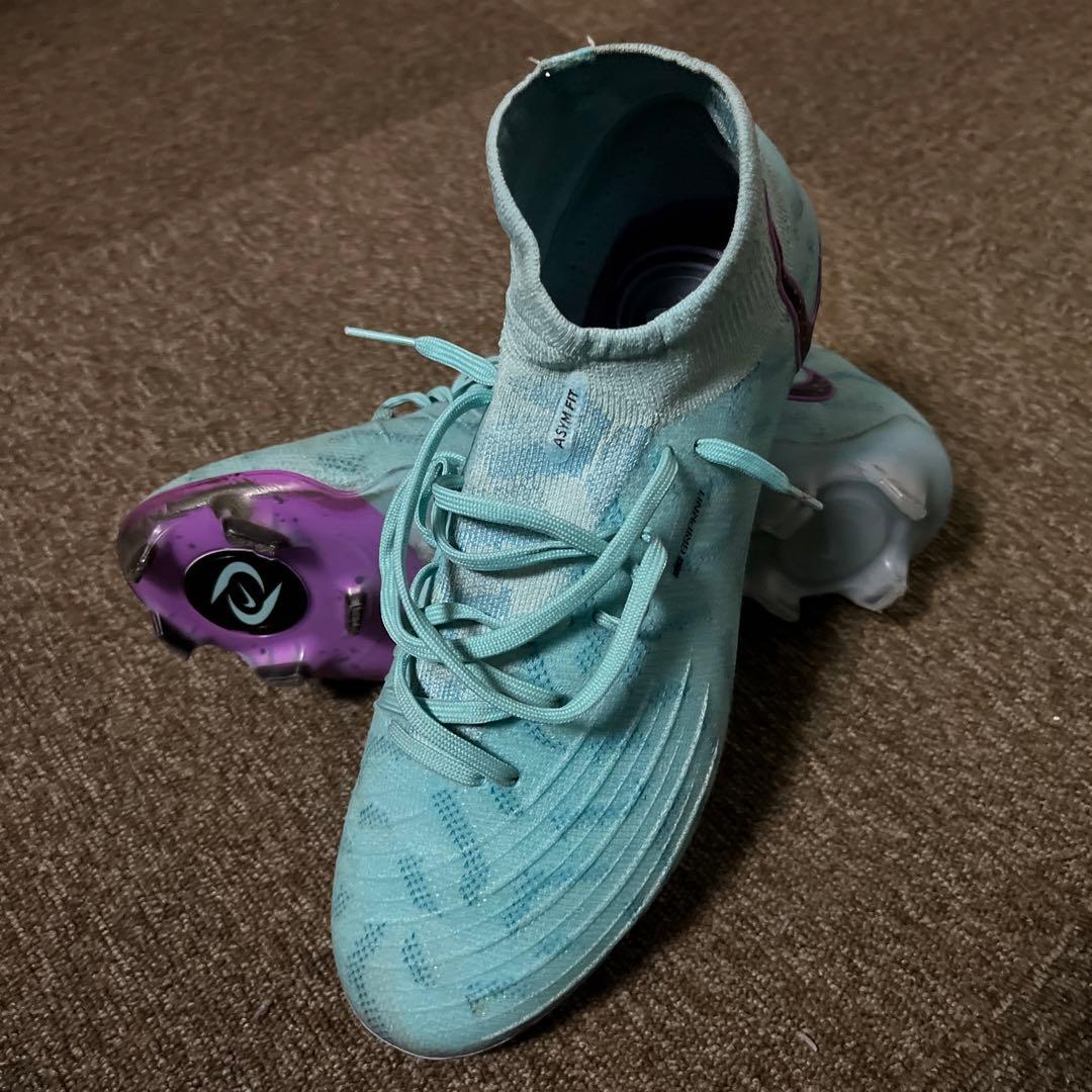 サッカースパイクNIKE ファントム　ルナ　エリート　水色 ハイカット