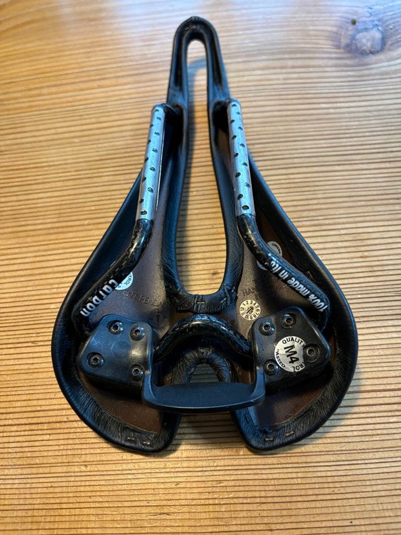 Selle SMP ブラック サドル 169g