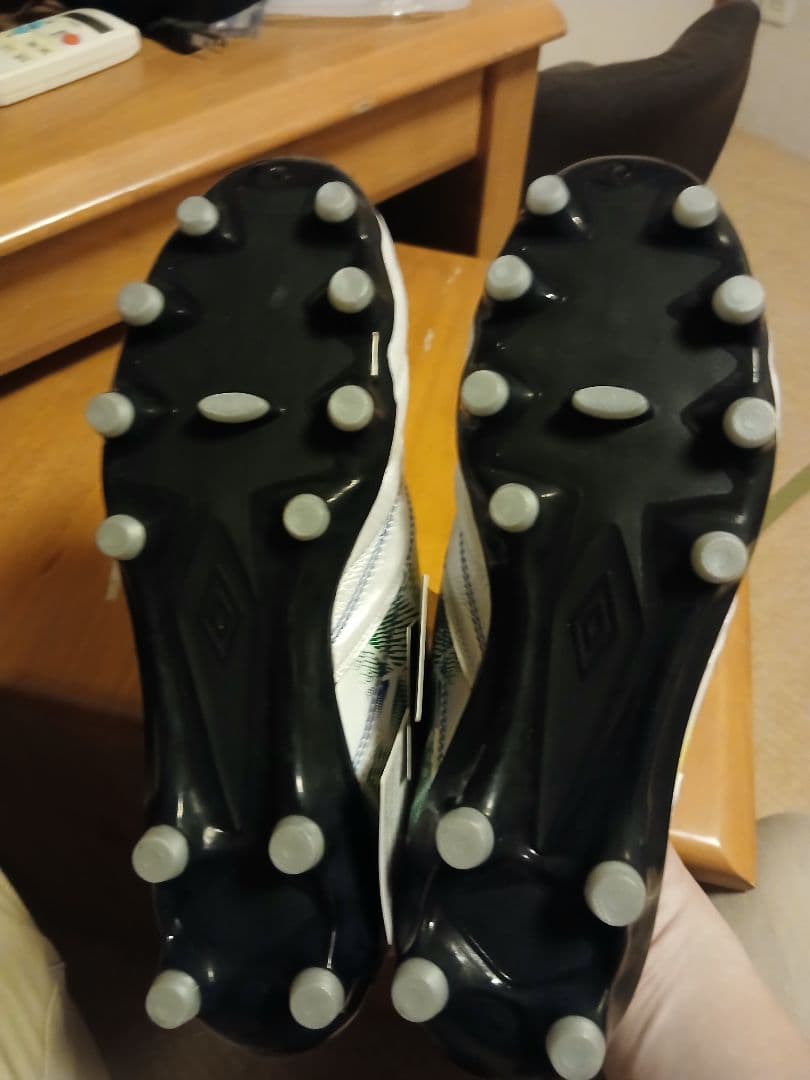 サッカースパイク アンブロ アクセレイターフラッシュv2