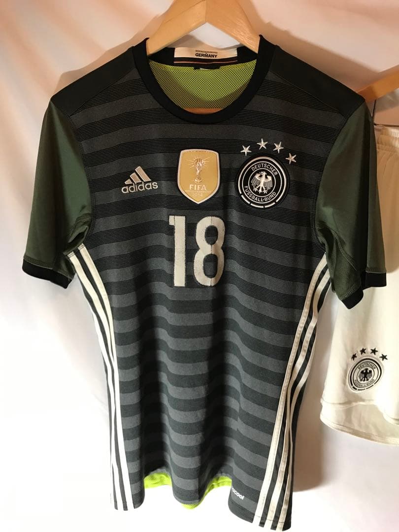 正規品adidasドイツ代表「18」クロース Mユニフォームパンツソックスセット