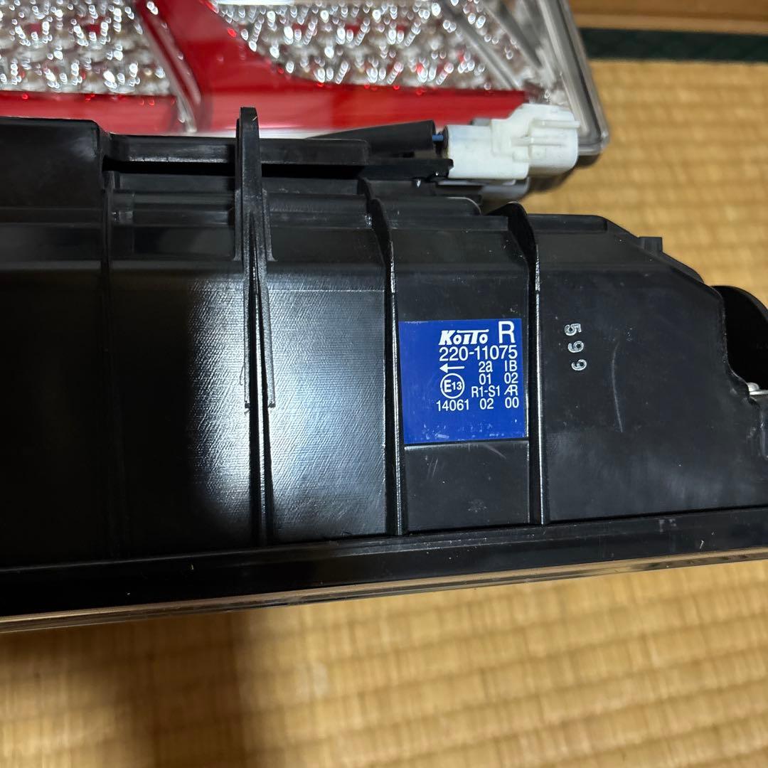 小糸　ＬＥＤ　テールランプ　新車外し