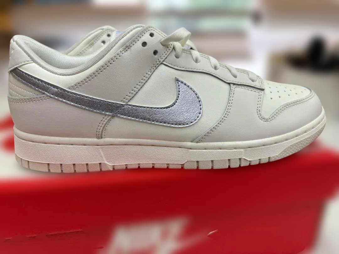 シューズ(女性用) Nike Women's Dunk Low ESS Trend