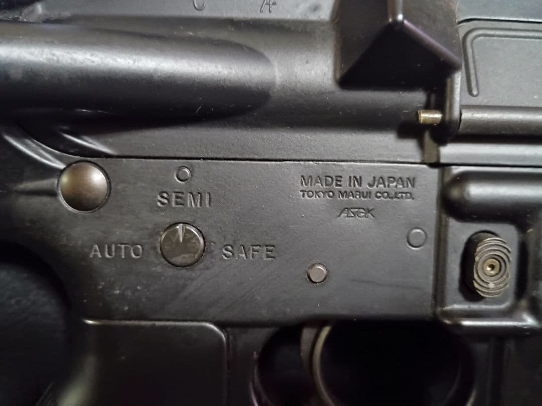 東京マルイ M4A1カービン 電動ガン わずかにサビと角にホコリが溜まっています