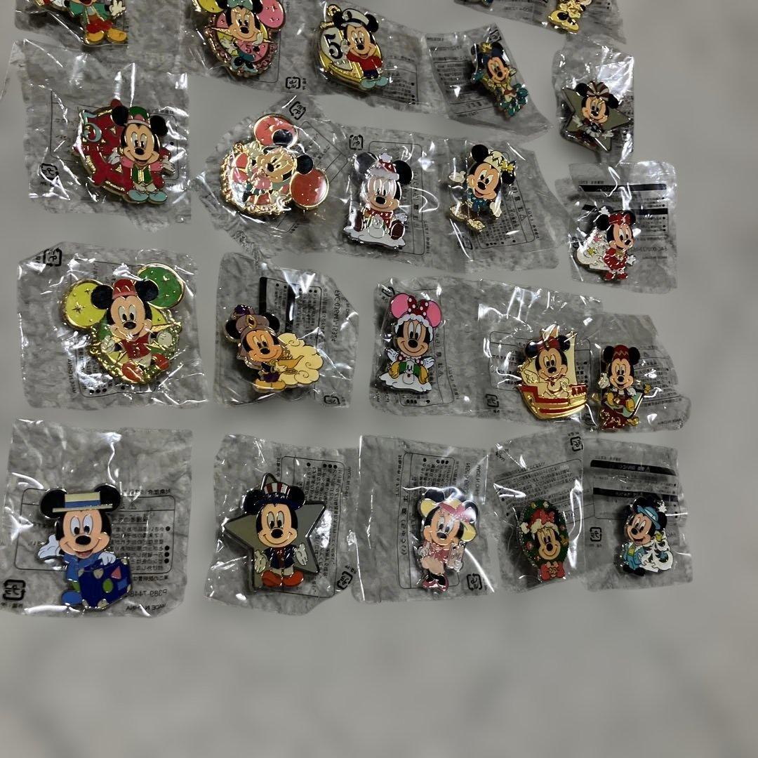 新品未開封　ミッキー＆フレンズ ピンバッジセット 50個