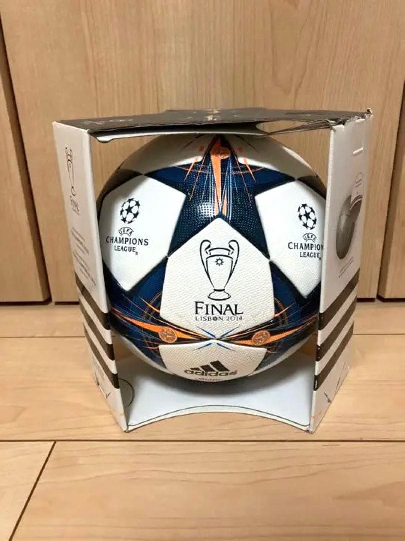 LISBON 2014 フィナーレ　ボール　公式球　アディダス  フリースタイル