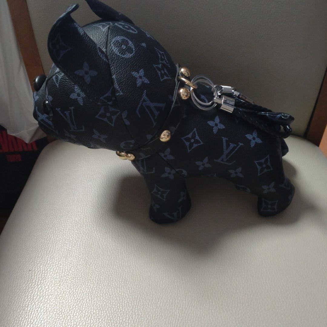 ルイ・ヴィトン 犬型ぬいぐるみキーホルダー モノグラムブラック