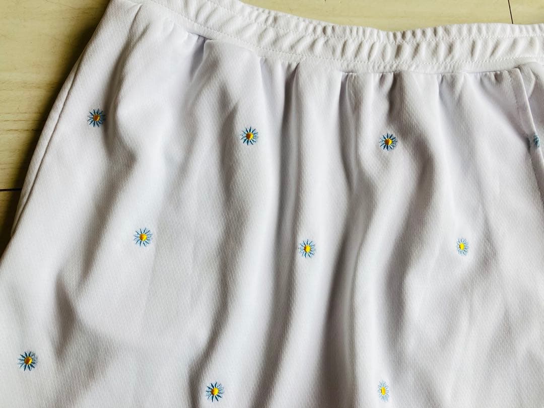 FILAフィラ＊デイジー刺繍柄巻きスコートキュロットと水色ロングスリーブTシャツ
