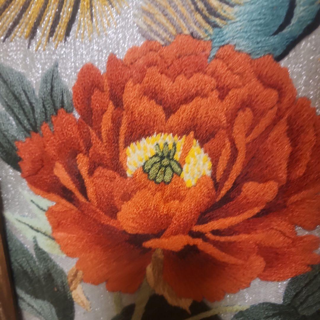 獅子と花の刺繍作品　モリ文化刺繍専門店