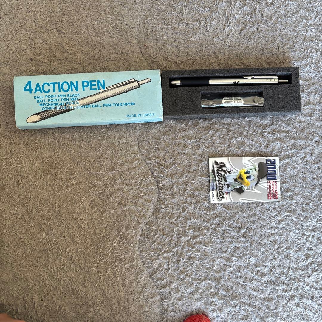 4 ACTION PEN ボールペン　千葉ロッテマリーンズ