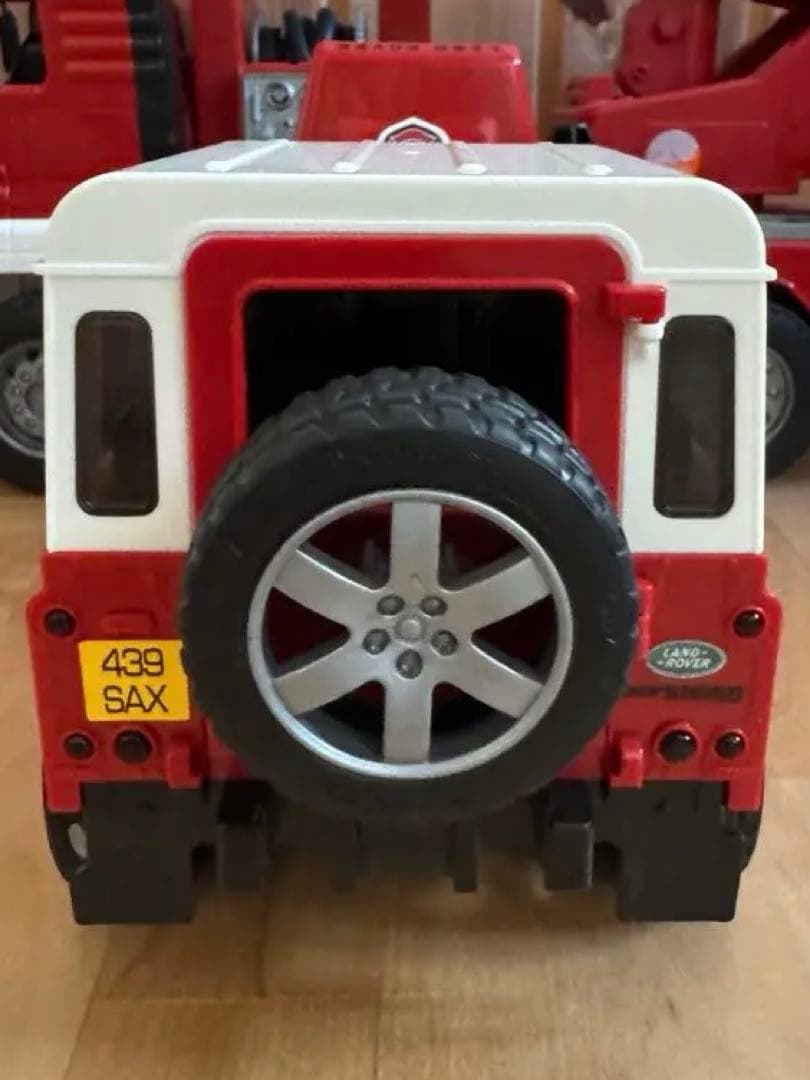 Bruder ブルーダー 消防車　ランドローバー　ショベルカー　おまけ付き