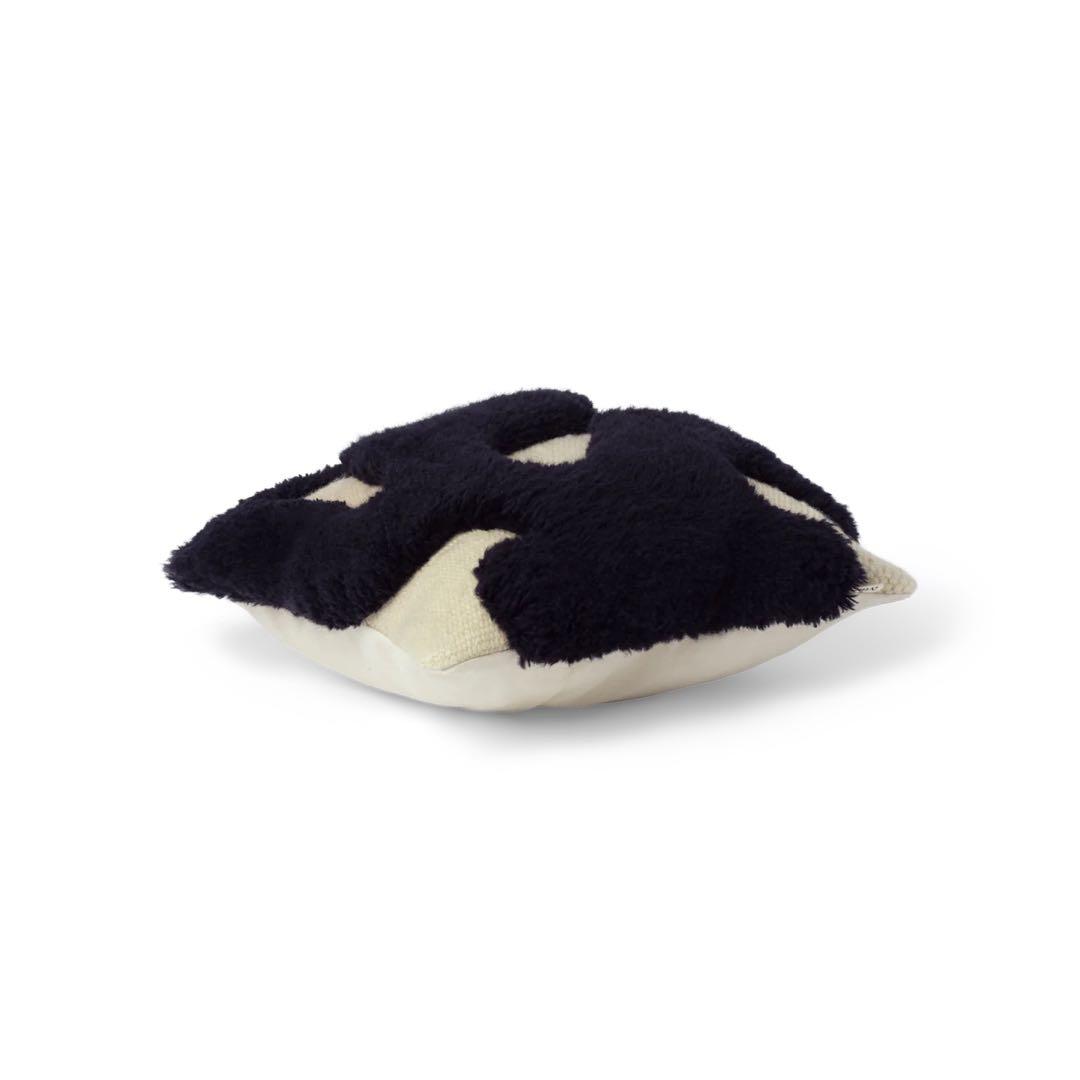 MUSH STUDIOS ブラック＆オフホワイト The Wooly クッション
