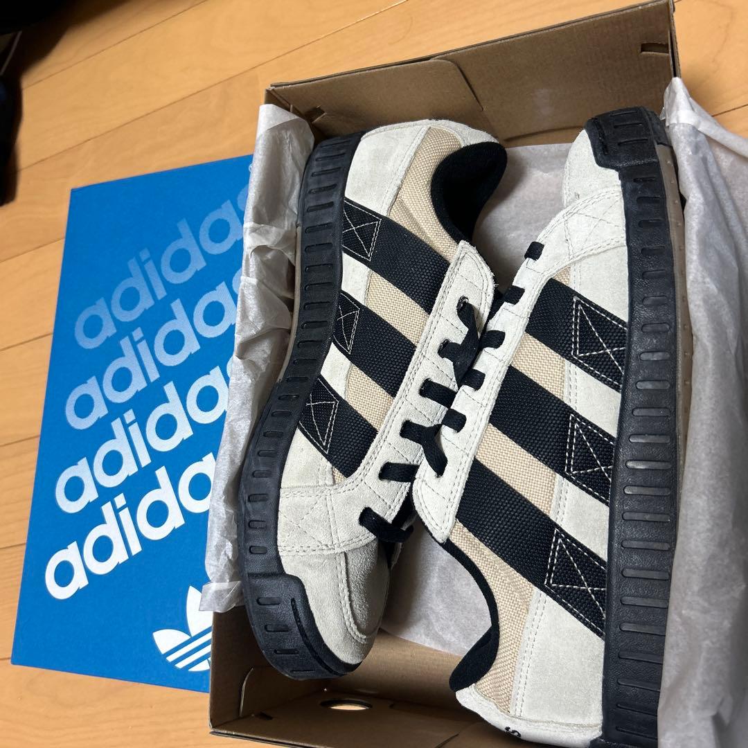 シューズ adidas LWST