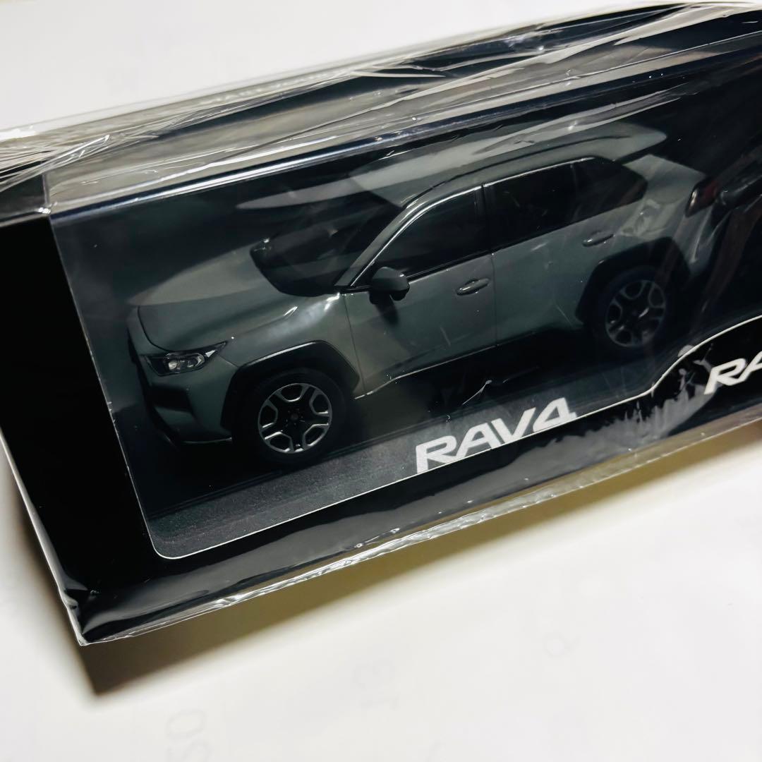 トヨタ RAV4 1/30 ミニカー アーバンカーキ 未開封 （前モデル）