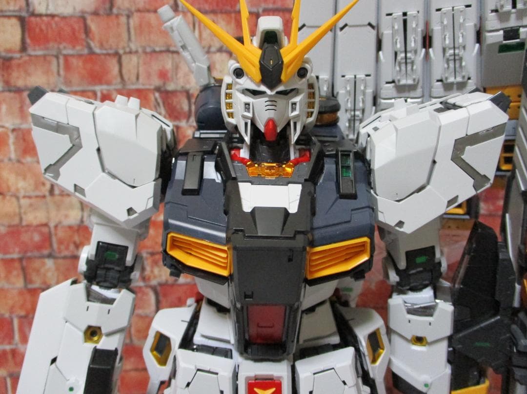 PGU 1/60 νガンダム ＋ LEDユニット 完成品
