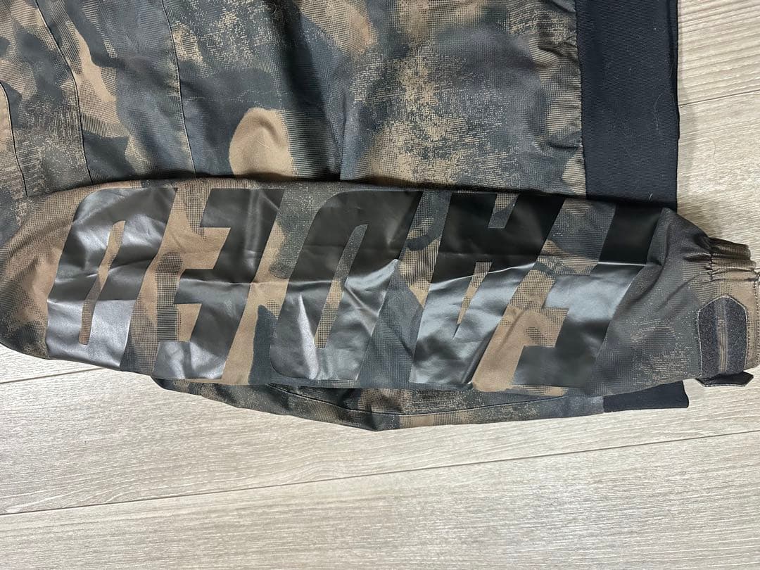 VOLCOM（ボルコム）カモフラ柄ジャケット Sサイズ