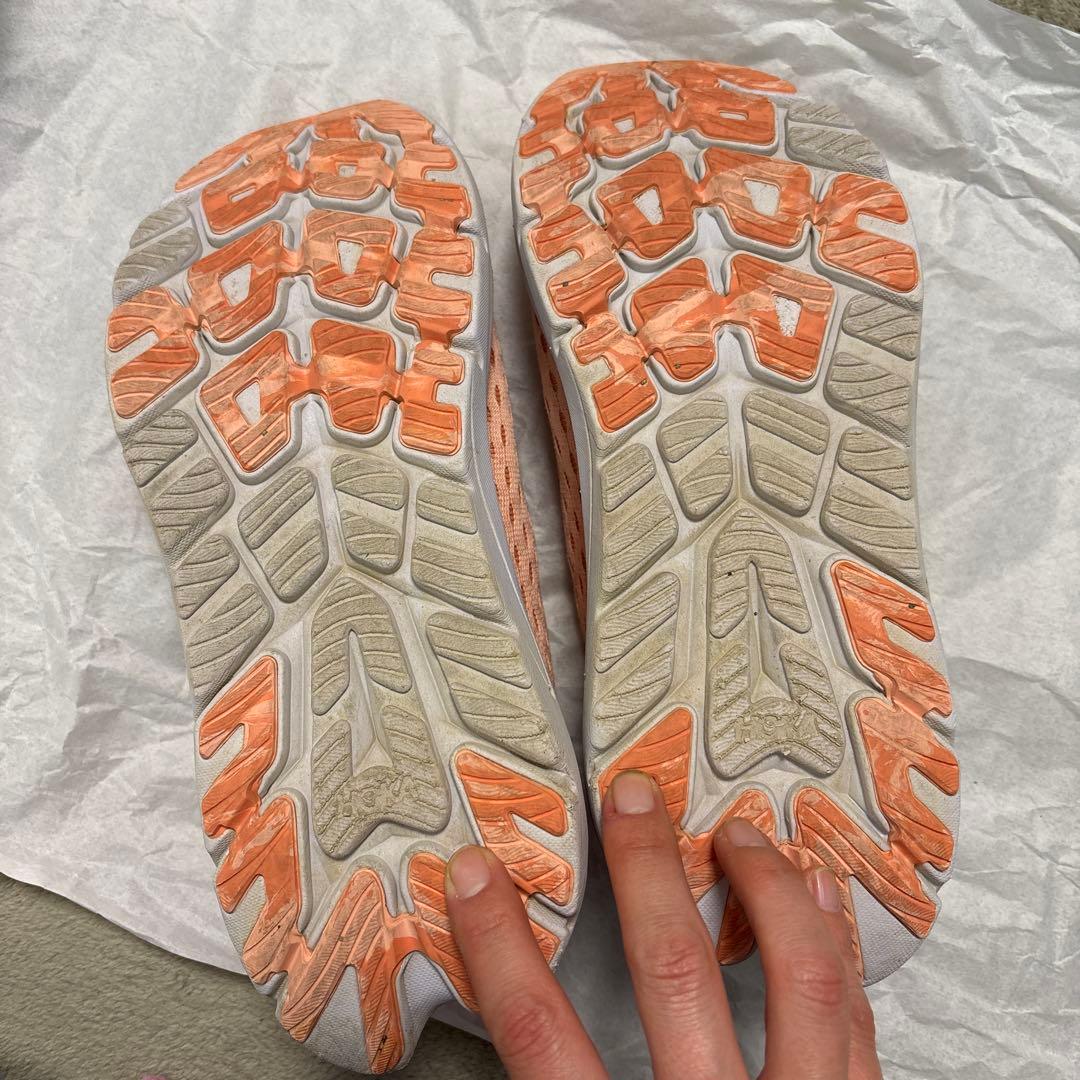 美品　HOKA ランニングシューズ ピンク　24.5cm