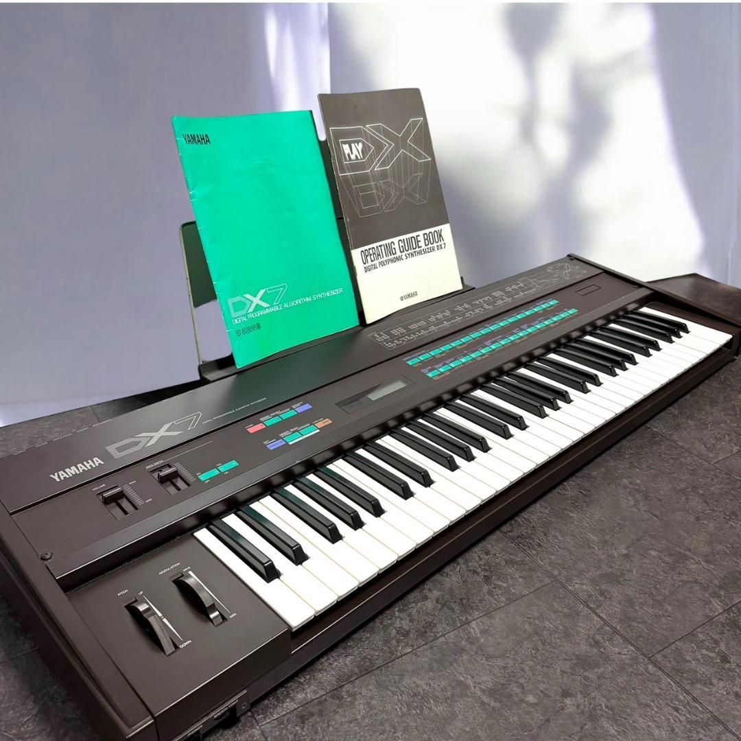☆美品 ヤマハ DX7 61鍵 デジタルシンセサイザー 譜面台 説明書付き