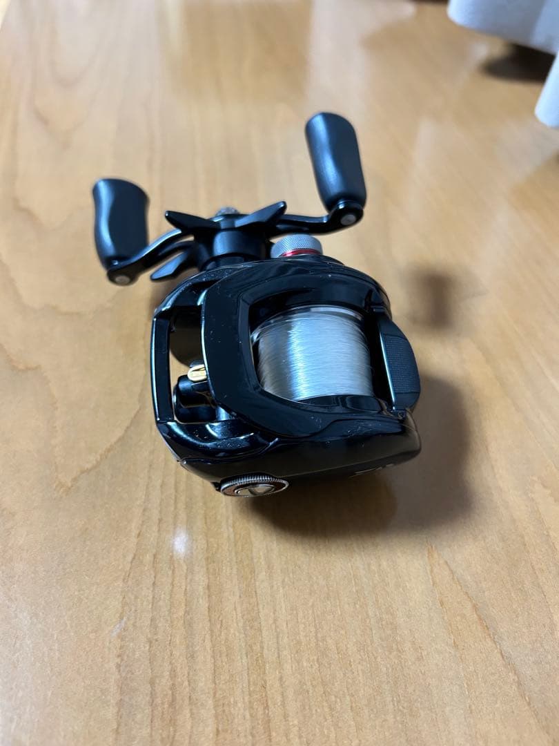 タトゥーラ　TWS ベイトリール 黒