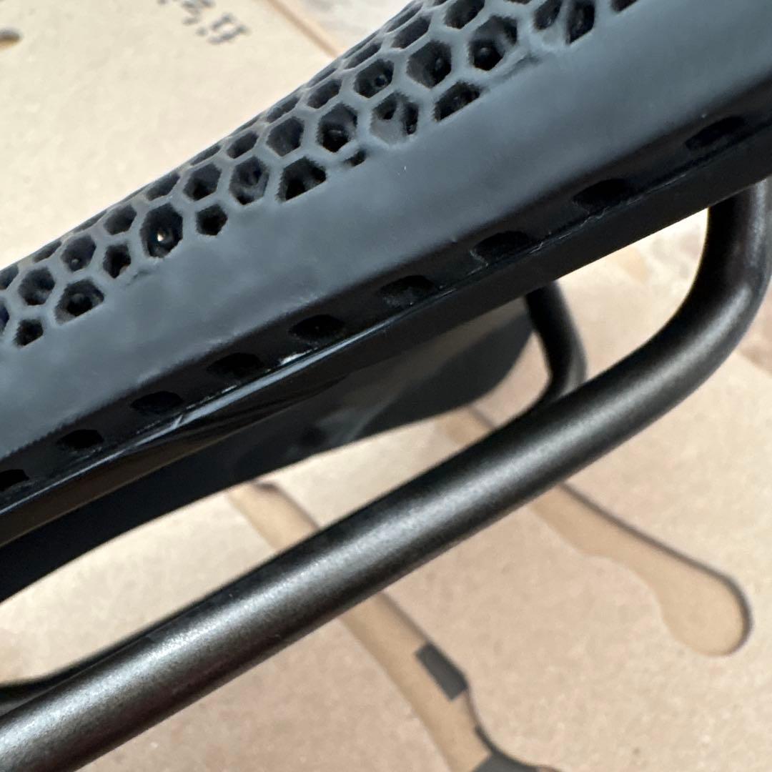 fizik TEMPO ALIANTE R3 ADAPTIVE サドル 145