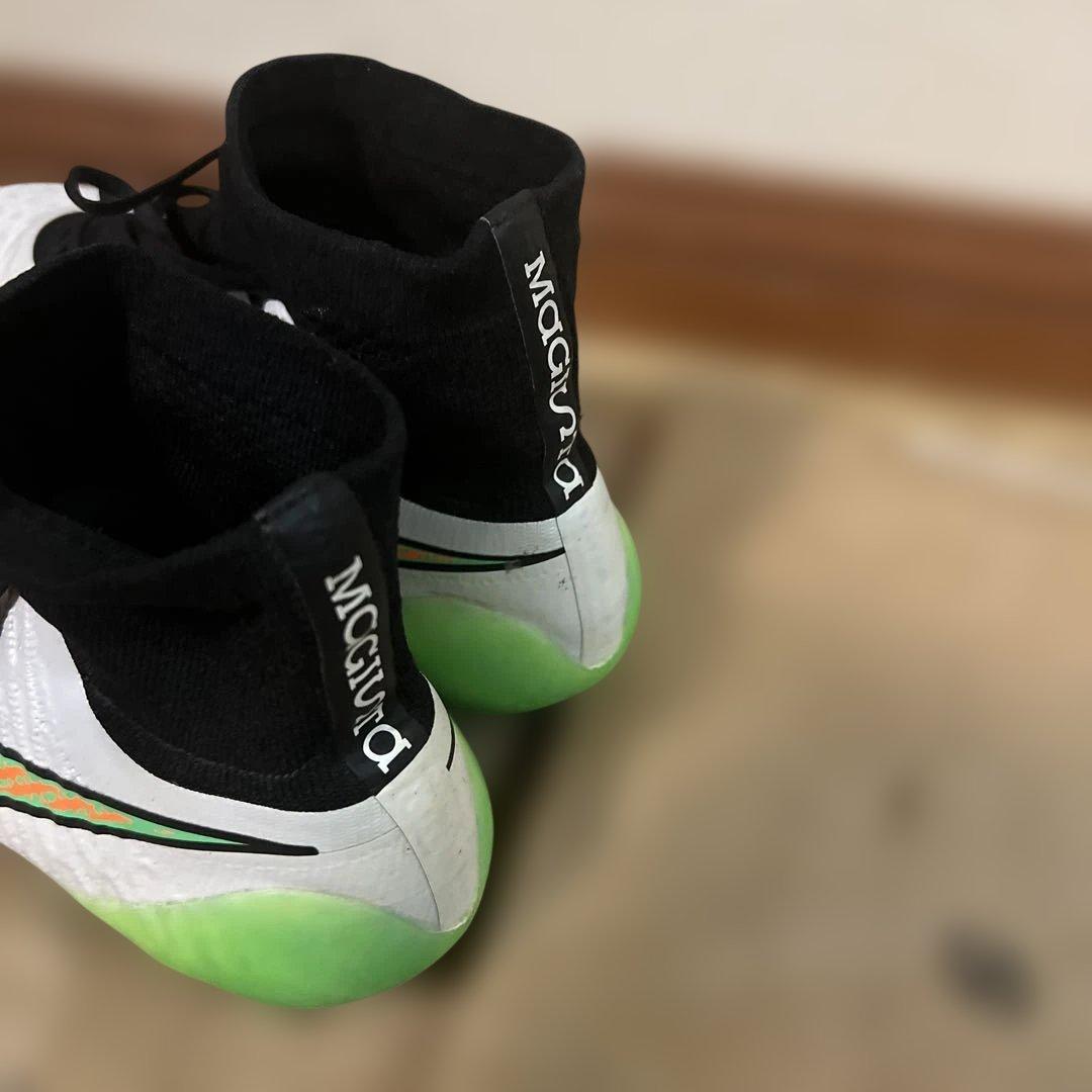 ひ*ん様 NIKEサッカースパイクMAGISTA27㌢