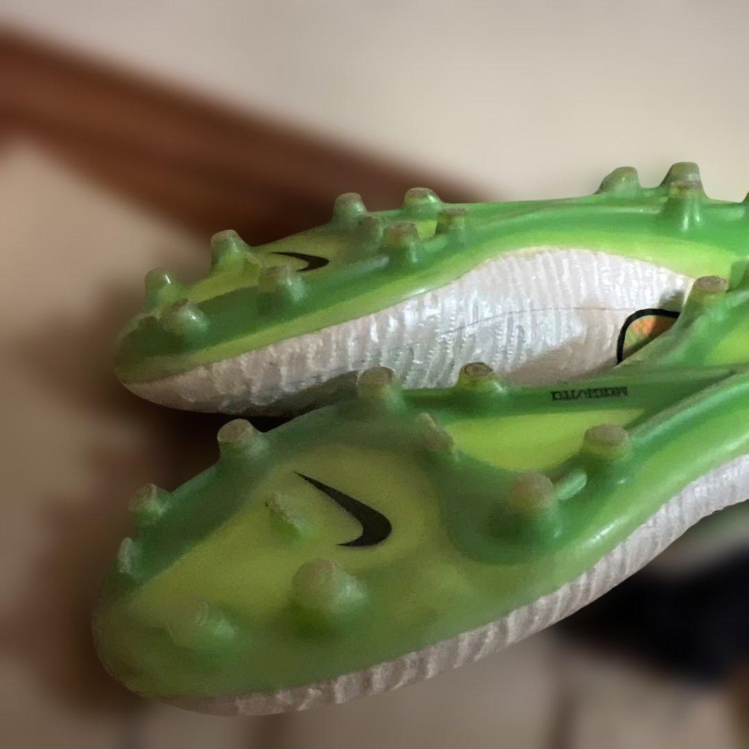 ひ*ん様 NIKEサッカースパイクMAGISTA27㌢