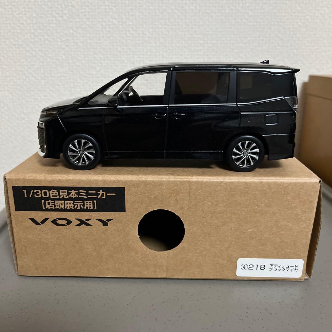 トヨタ Voxy カラーサンプル　ミニカー