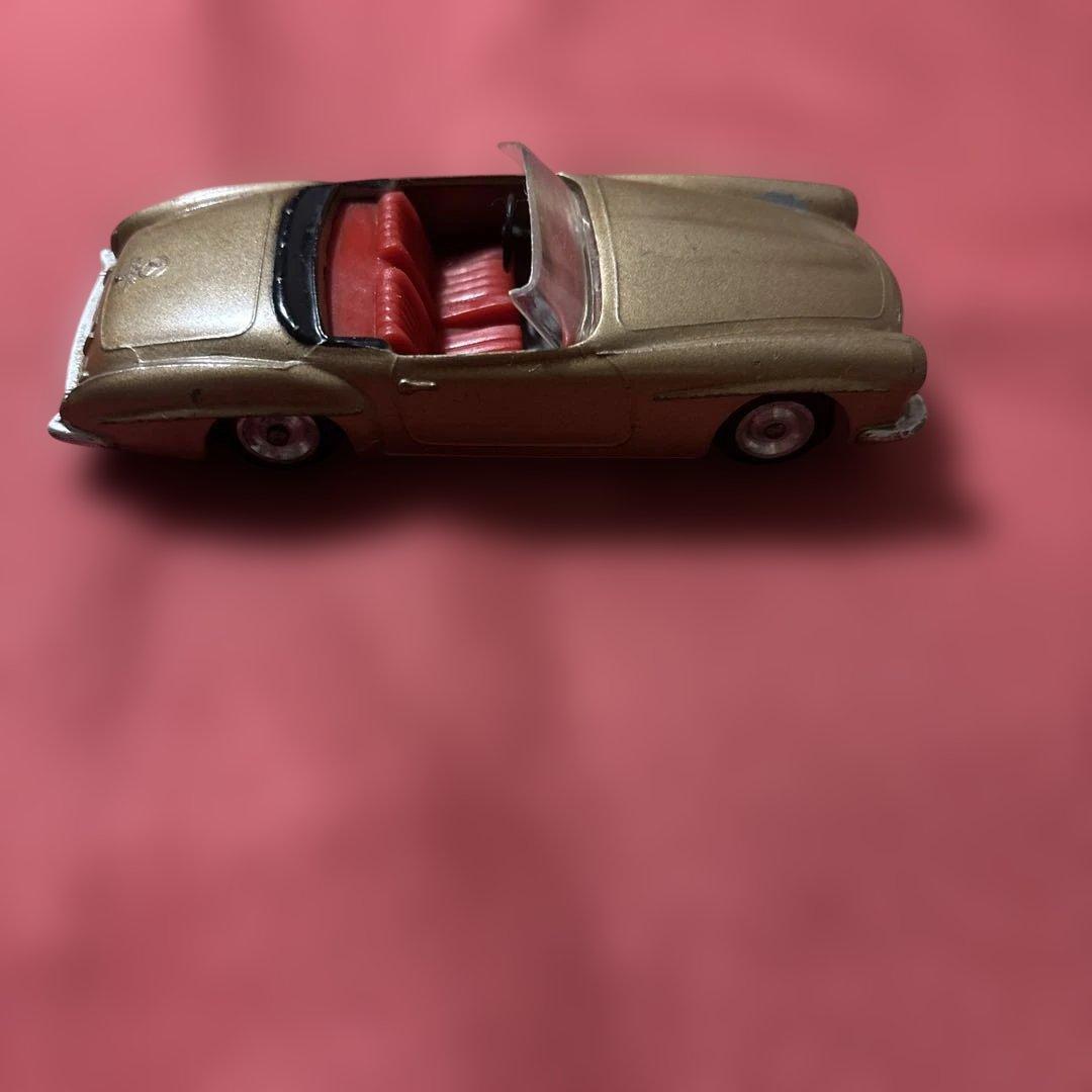 DALIA SOLID MERCEDES ミニカー　ゴールド