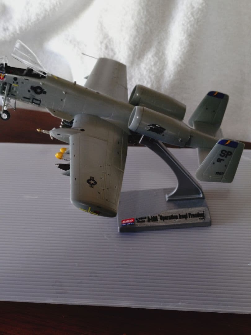 新春セール！美品完成品！空の重戦車 米空軍 A-10A サンダーボルト1/72