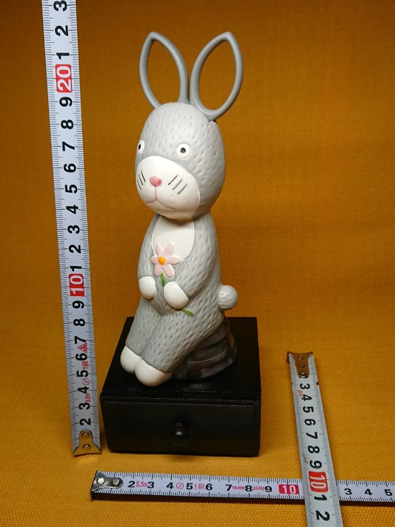 【美品】人形　兎　小物入れ　陶器　置物　インテリア　工芸品　美術品　A1076