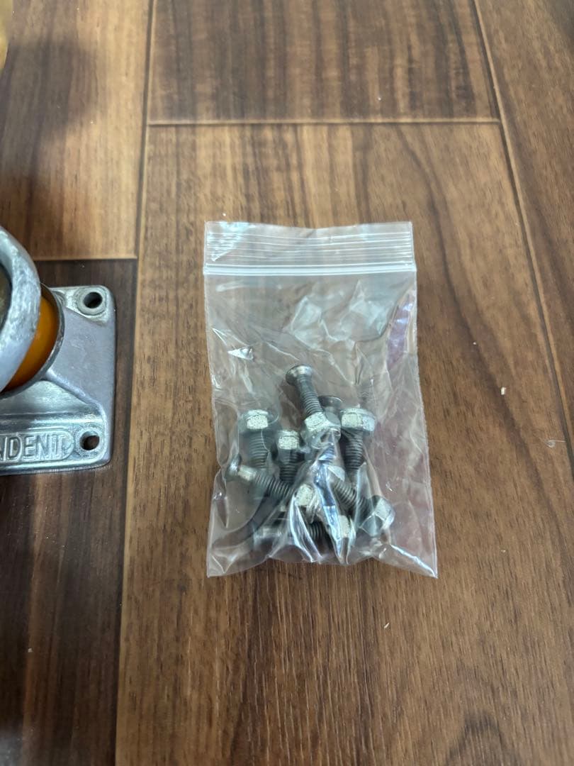 Evisen スケートボードトラック イエロー　ウィールスピットファイヤー