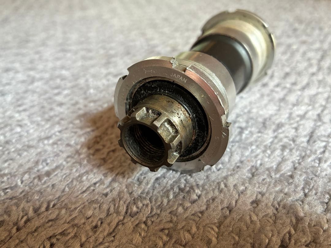 Shimano BB-7700 ボトムブラケット 109.5mm
