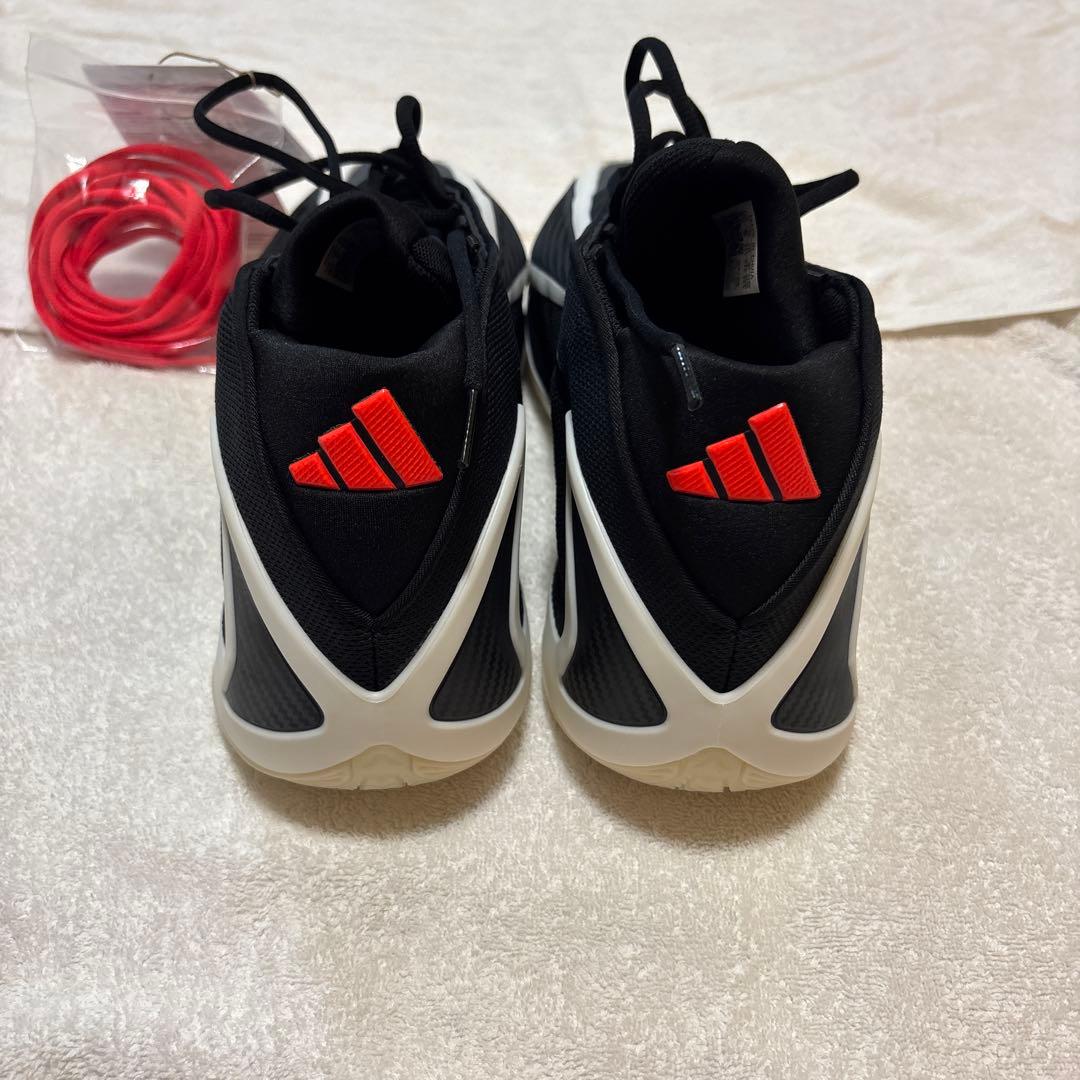 adidas バスケットボールシューズ ブラック/ホワイト/レッド