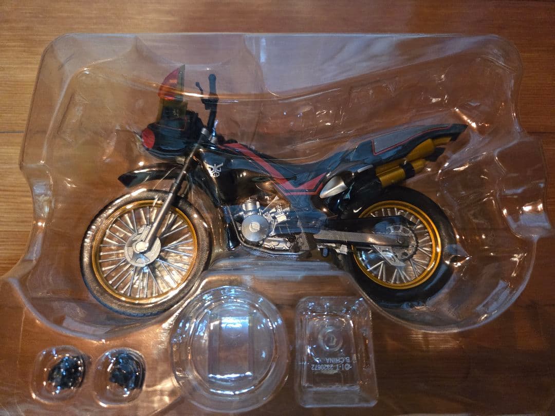 フィギュアーツ　仮面ライダークウガ　ビートチェイサー