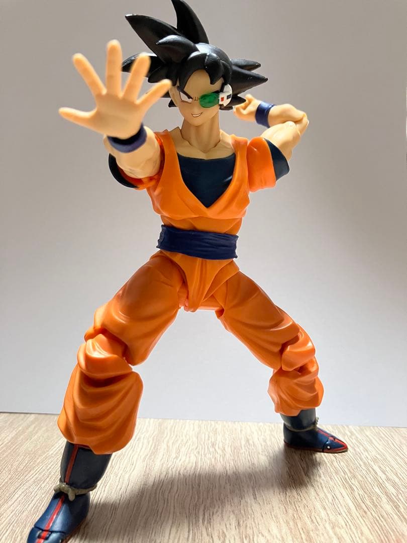 shfiguarts ドラゴンボール　ギニューチェンジ孫悟空