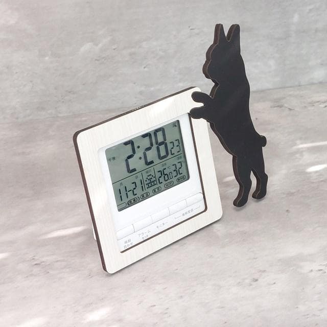 【電波時計】ワンちゃんが寄り添う電波デジタル時計 ― フレンチブルドッグ　黒