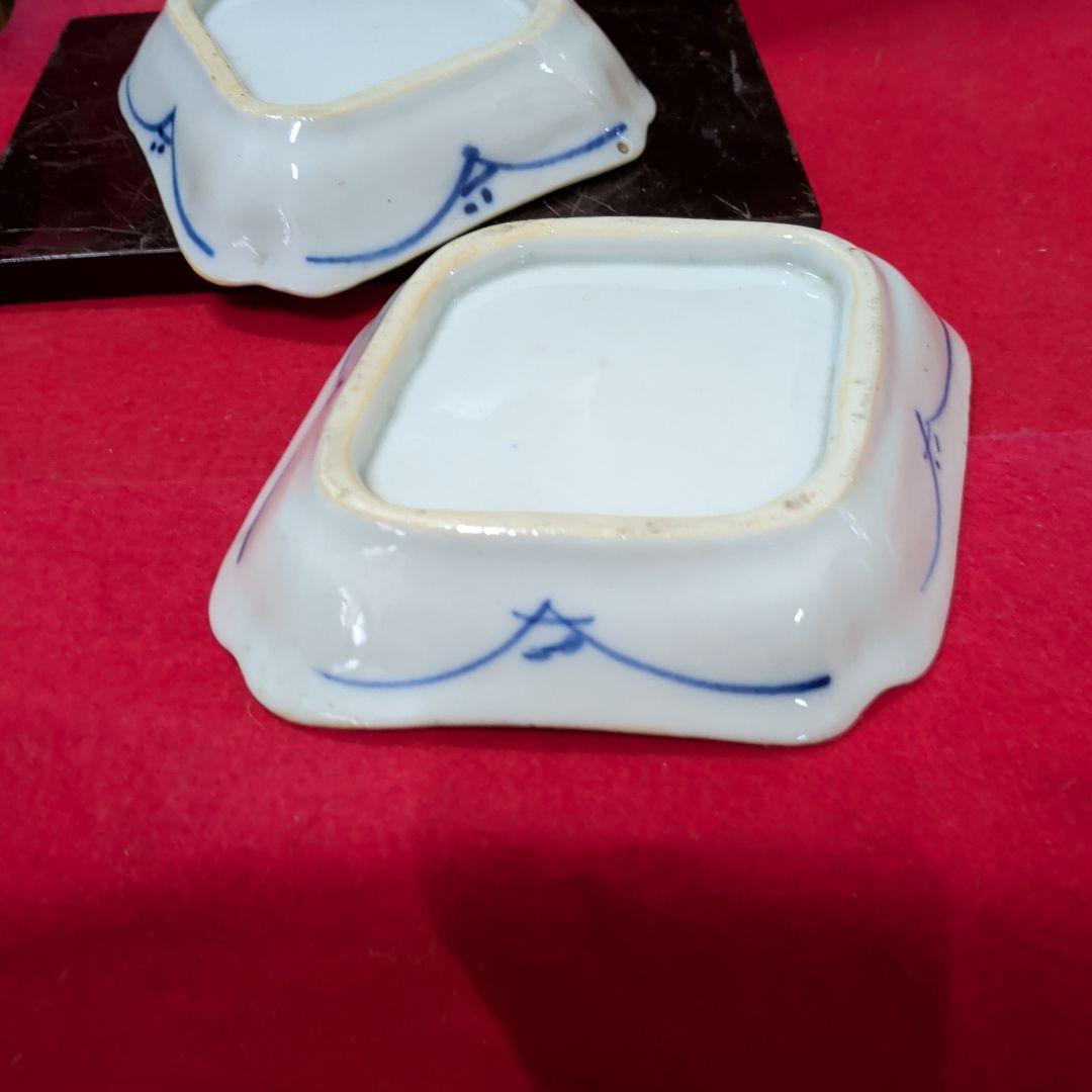 初期伊万里の様です。金色の鳥と波模様の陶器皿2枚セットです‼️