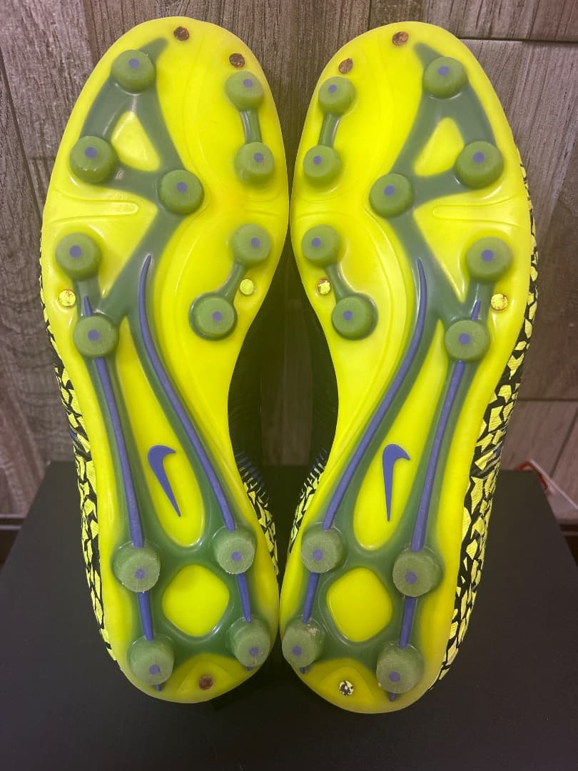 NIKEハイパーヴェノムHG