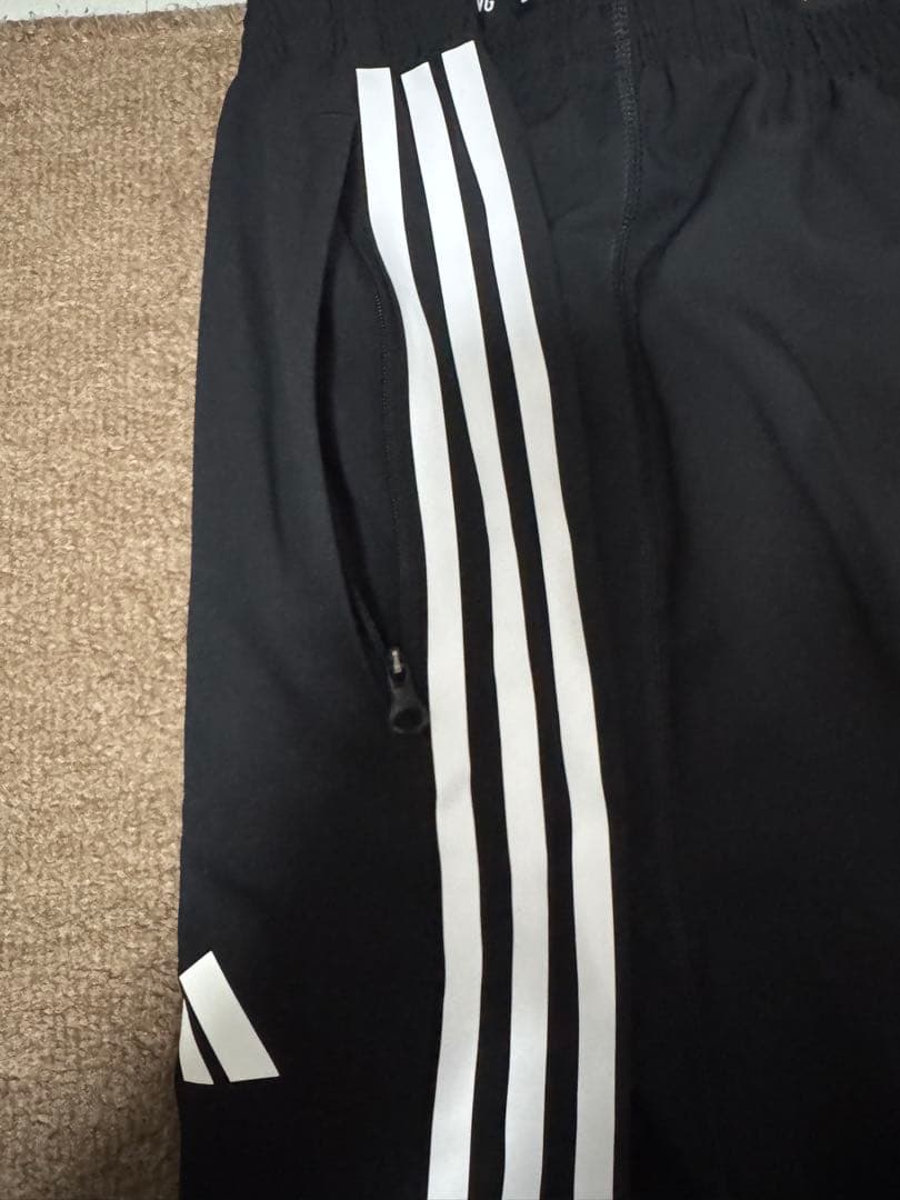adidas ジャージパンツ 黒 サイドストライプ
