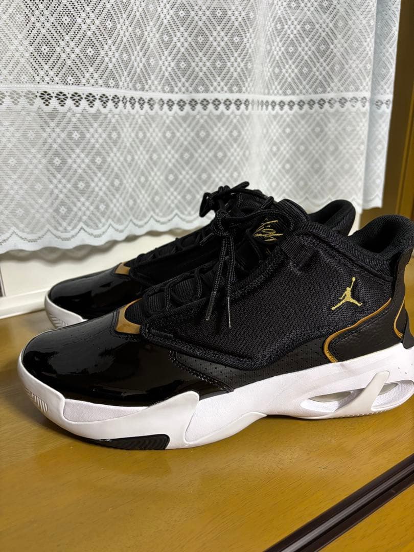 JORDAN MAX AURA 4 ブラック/ゴールド 28.5㎝