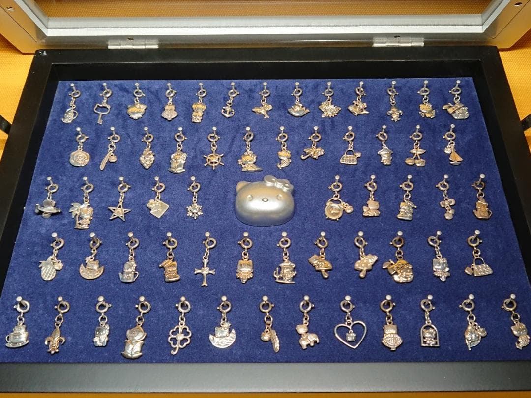 石原タイコ　Hello Kitty　ハローキティ　チャーム　アクセサリー
