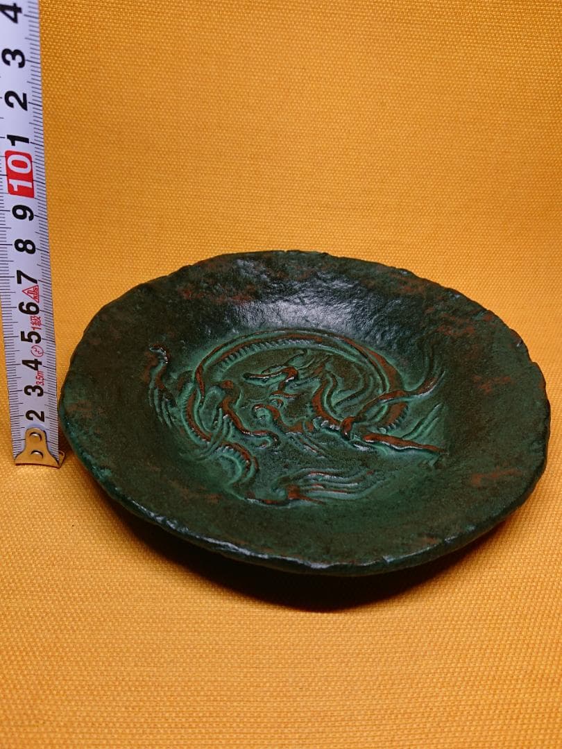 飾り皿　金属　龍　骨董　浮彫　置物　インテリア　工芸品　美術品　A2610