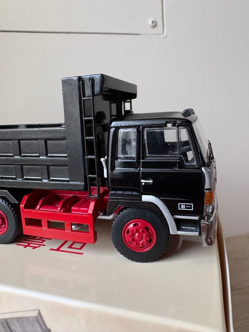 DBGT 1/64 日野 スーパードルフィン ダンプ トラック ミニカー　モデル