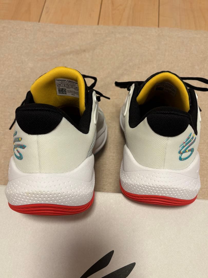 バスケットボールシューズ　CURRY SPLASH 24 AP/WHT