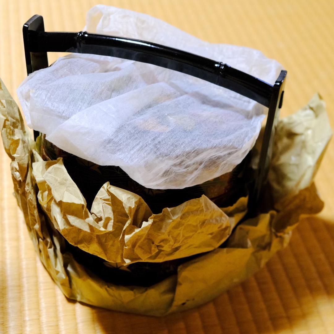 三段重　丸盆